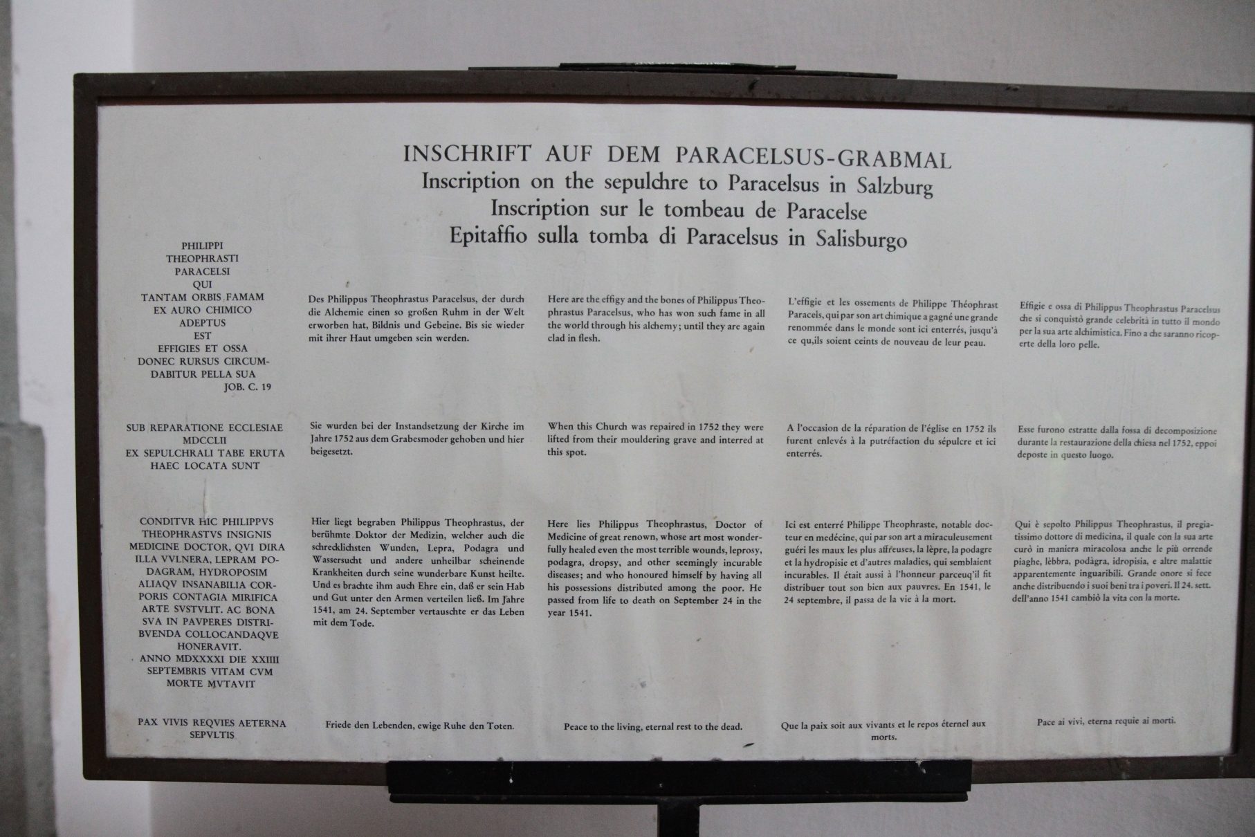 Paracelsus%27%20tomb%2C%20Salzburg%20-%2005.JPG